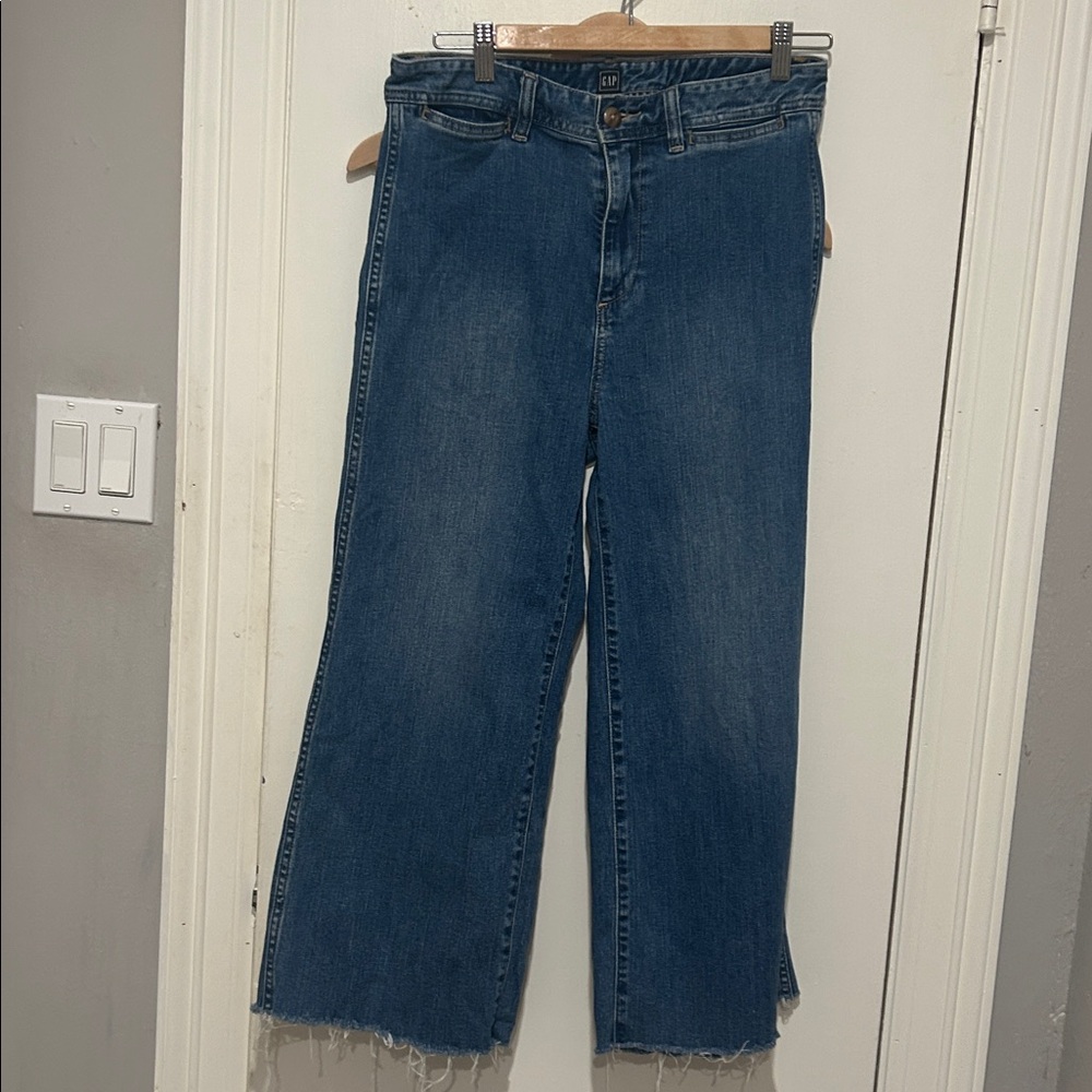 GAP Blue Wide-Leg high rise crop Jeans- pre owned great condition frayed hem